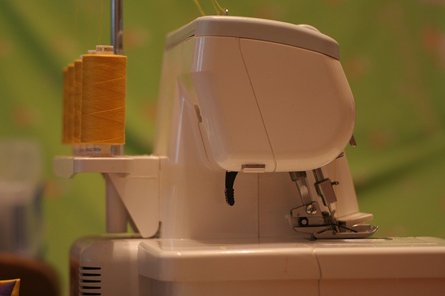 šicí stroj overlock